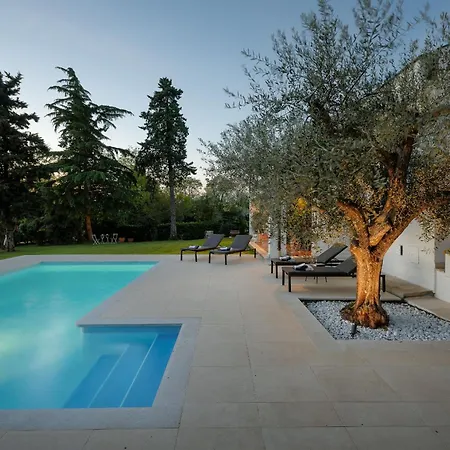 Bella Ana Βίλα Πόρετς