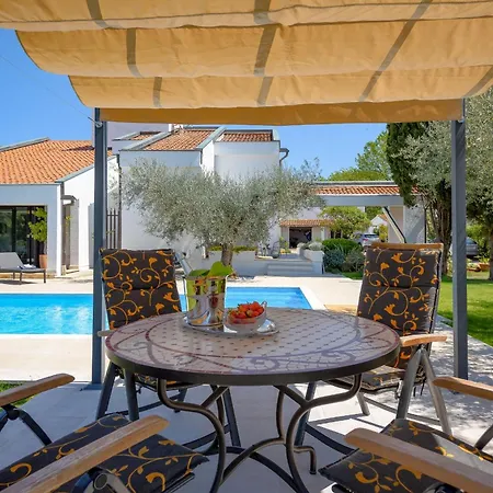 Bella Ana Βίλα Πόρετς