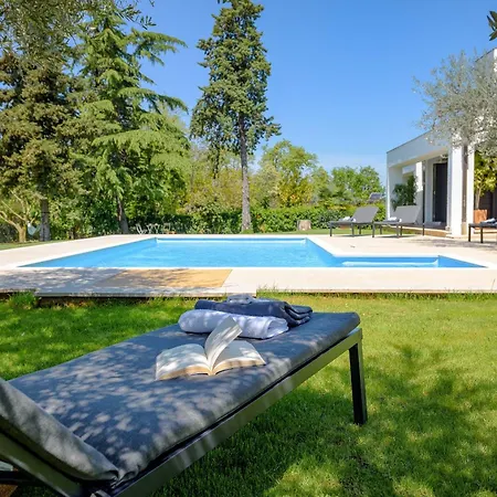 Bella Ana Βίλα *